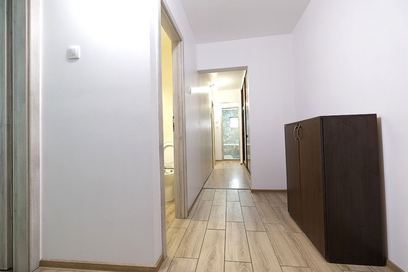 Prima inchiriere ! BANEASA, apartament 3 camere mobilate, etaj 1 - Poză 2