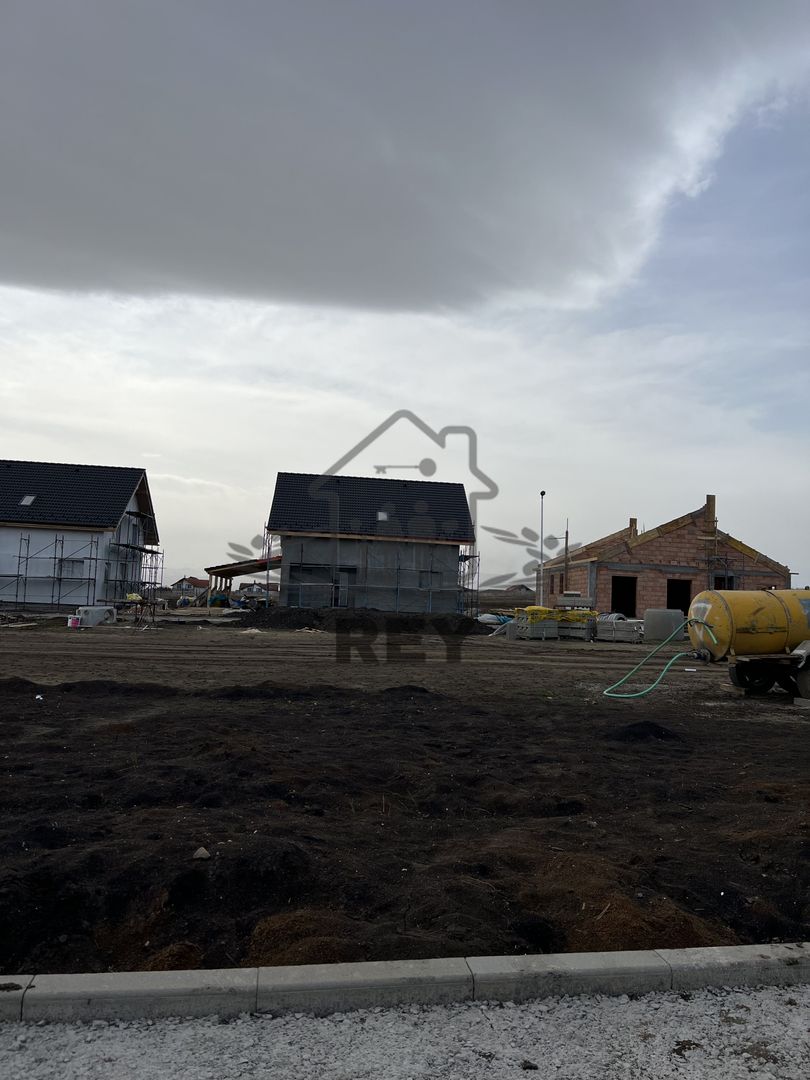 Teren cu PUZ, utilități și autorizație de construire/casă unifamilială - Poză 4