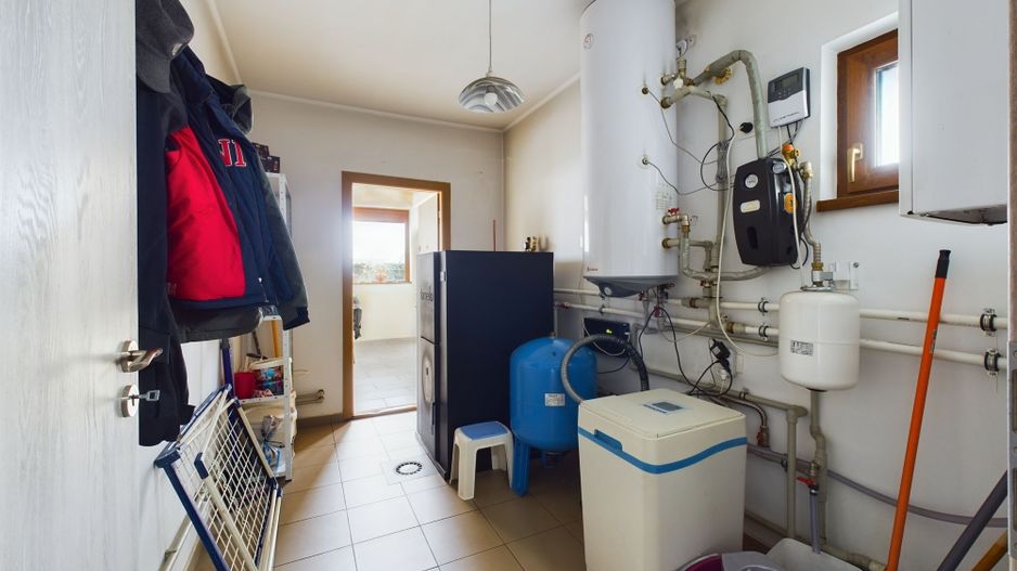 Casă Impresionantă Curte Generoasă Construcție de Calitate Berceni - Poză 14