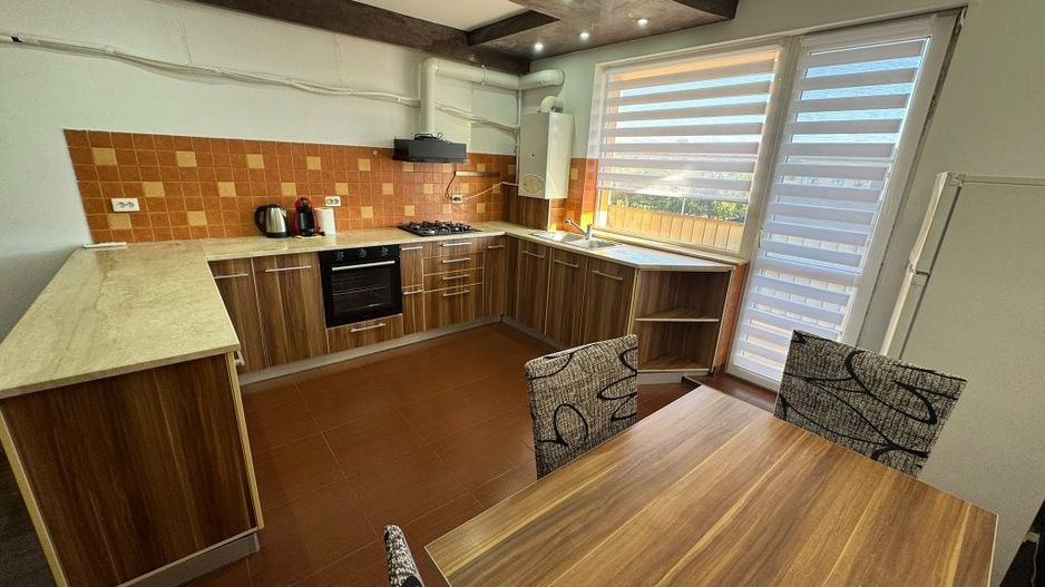 Apartament spațios și luminos, 3 camere - Poză 1