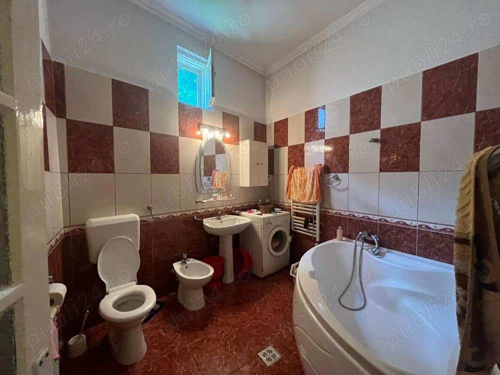 BRASADAS vinde casa cu 3 camere in zona ultracentrala. - Poză 3