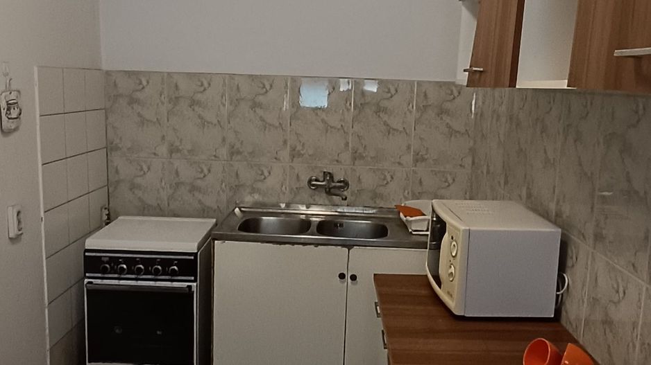 Apartament de închiriat la curte comună chiar în Complexul Studențesc - Poză 11