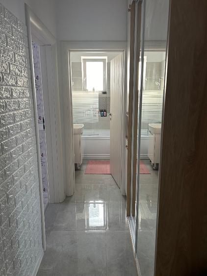 vand  apartament  2 camere utilat si mobilat - Poză 6