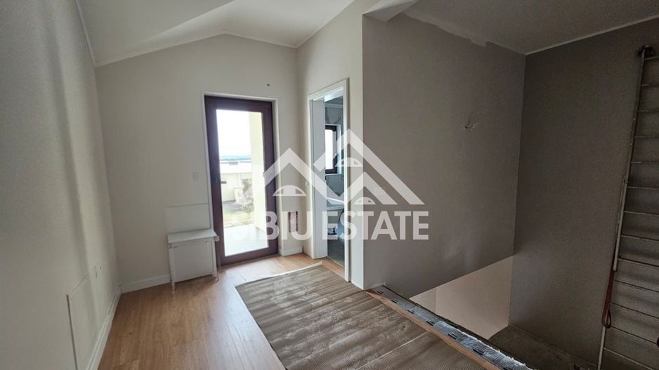 Casa noua amenajata, gata de mutare - Poză 13