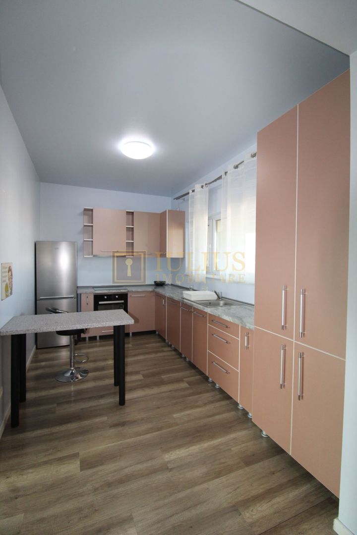 Casa cu 3 camere, locuri de  parcare, curte - Poză 13