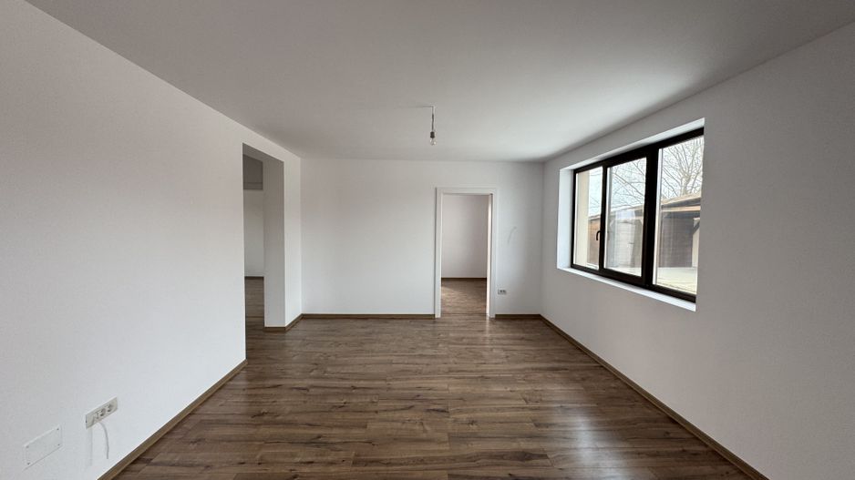 Casa Individuala Parter,Sanmihaiu Roman,3 Camere,Toate Utilitatile - Poză 7