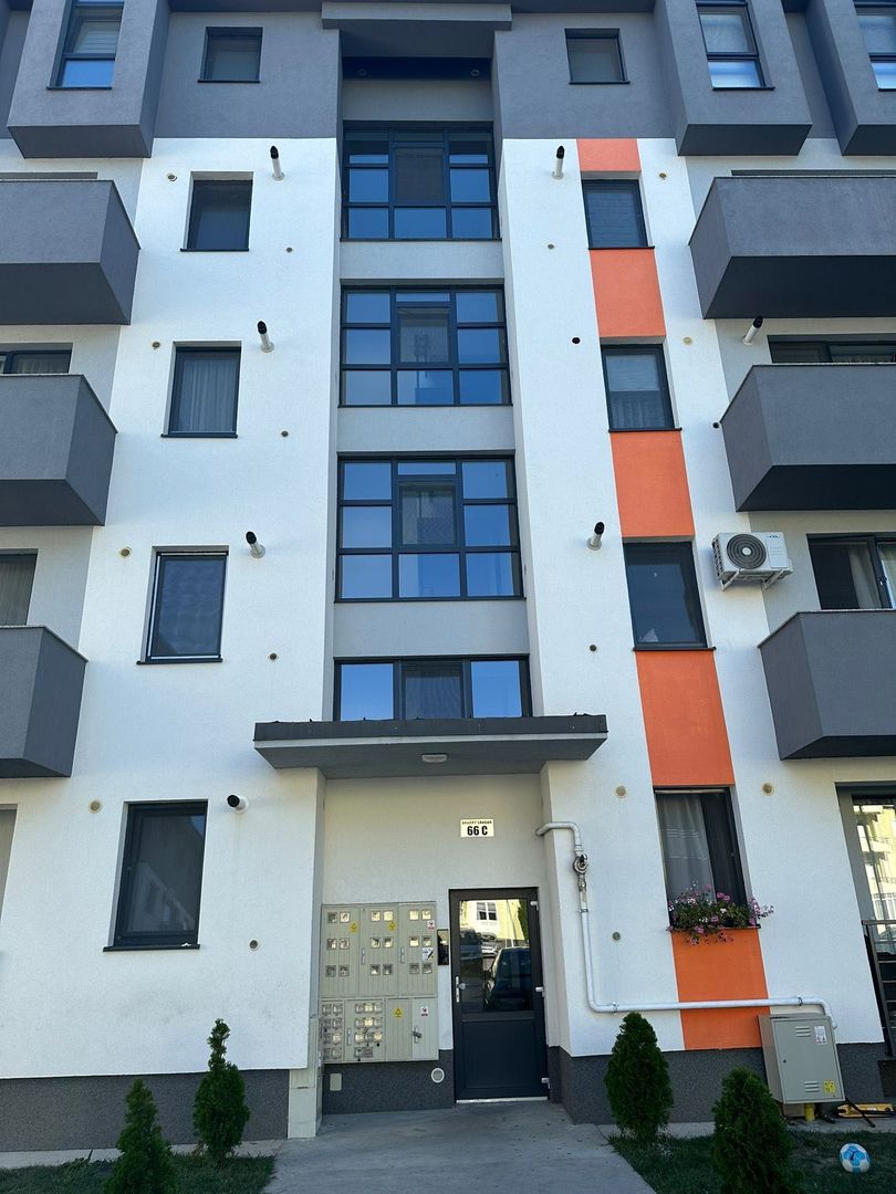 Vând apartament cu două camere - Poză 1