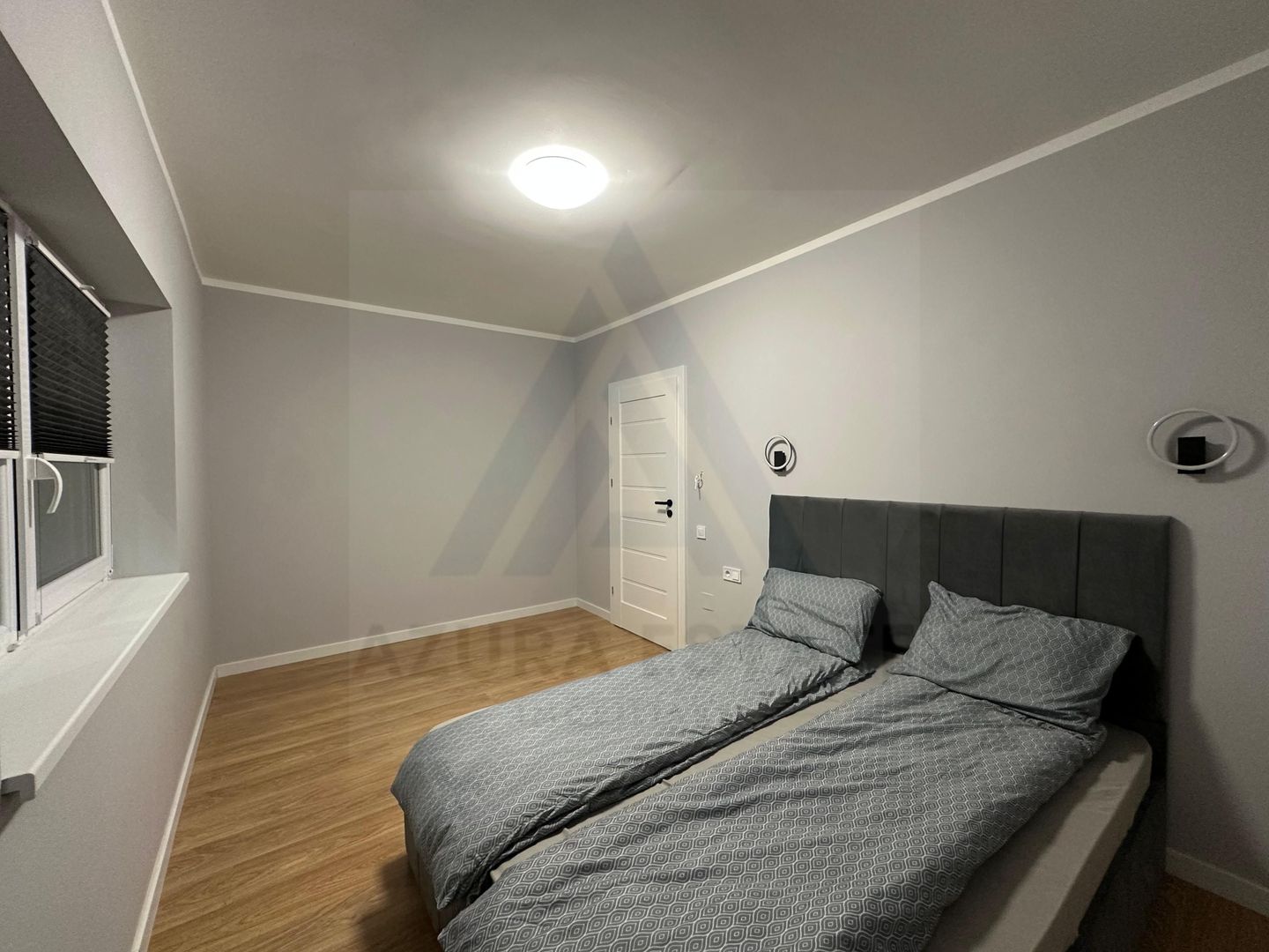 Apartament ultrafinisat 2 camere balcon 7.37 mp utili in Cristian - Poză 9