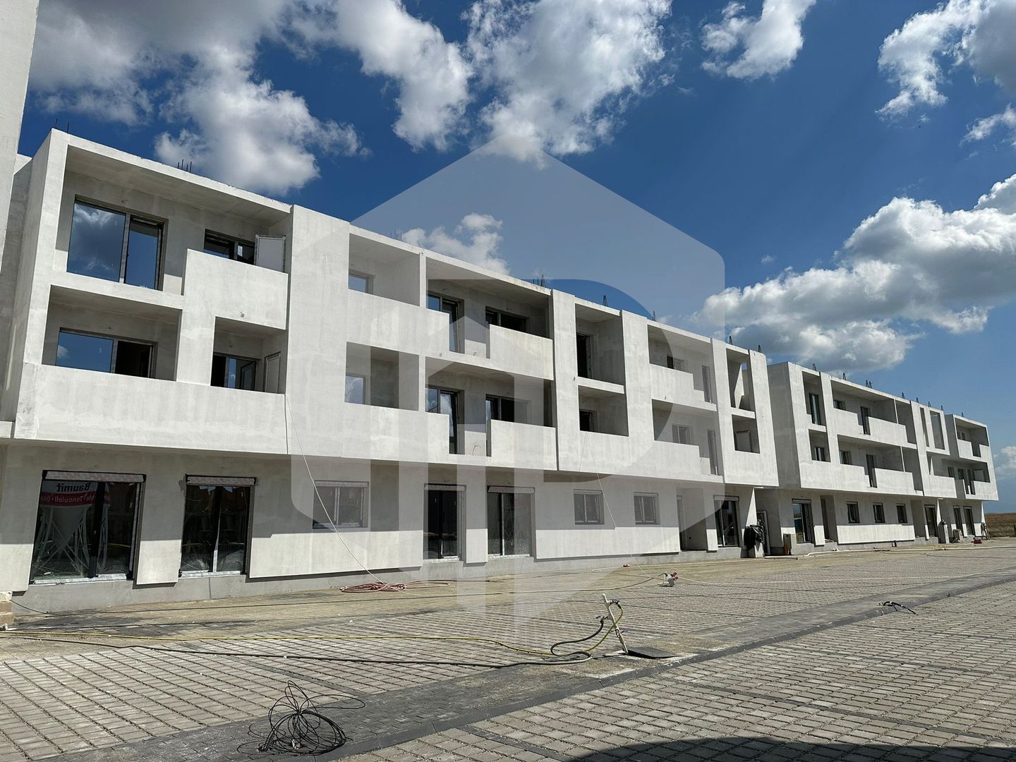 Apartament 2 Dormitoare + Living + Bucatarie + 2 Bai | Etaj 1 - Poză 1