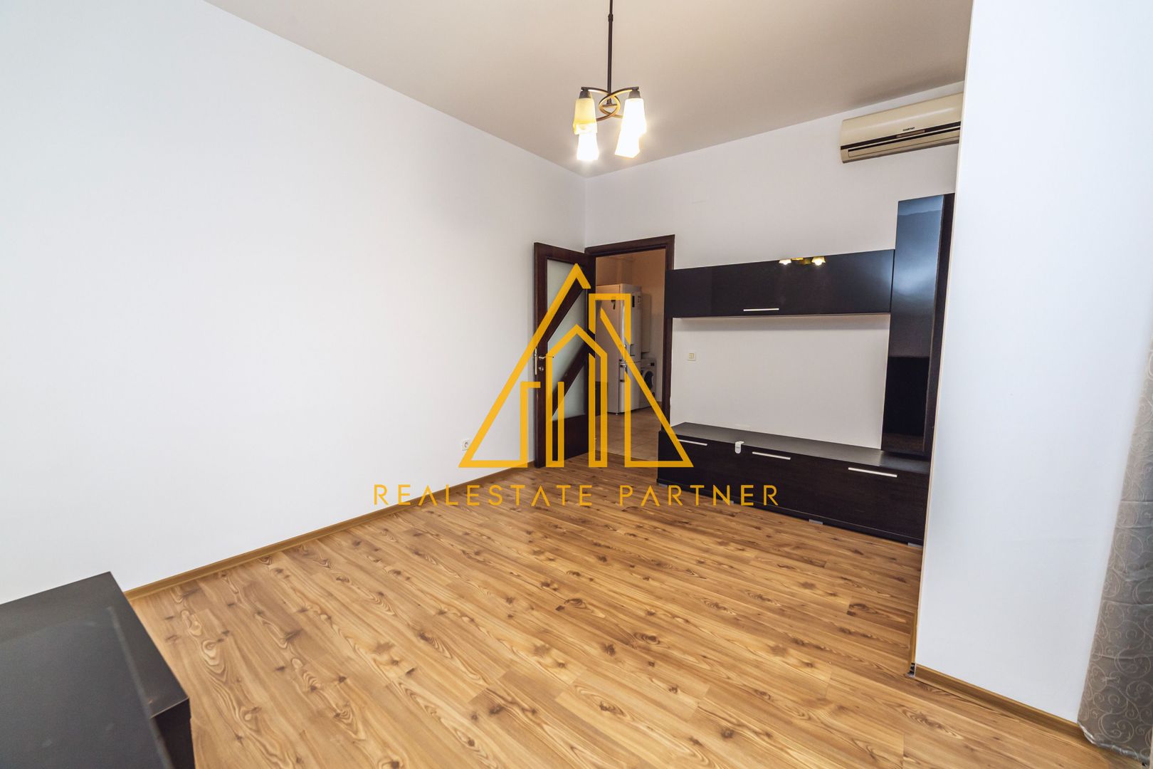 Apartament luminos, completat de spații utile și confortul de care ai nevoie! - Poză 5