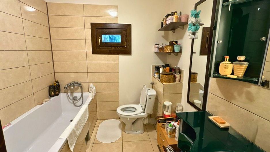 Vilă cu 10 camere P+2E+M 400 M² utili 2800 M² Teren Comandau - Poză 25