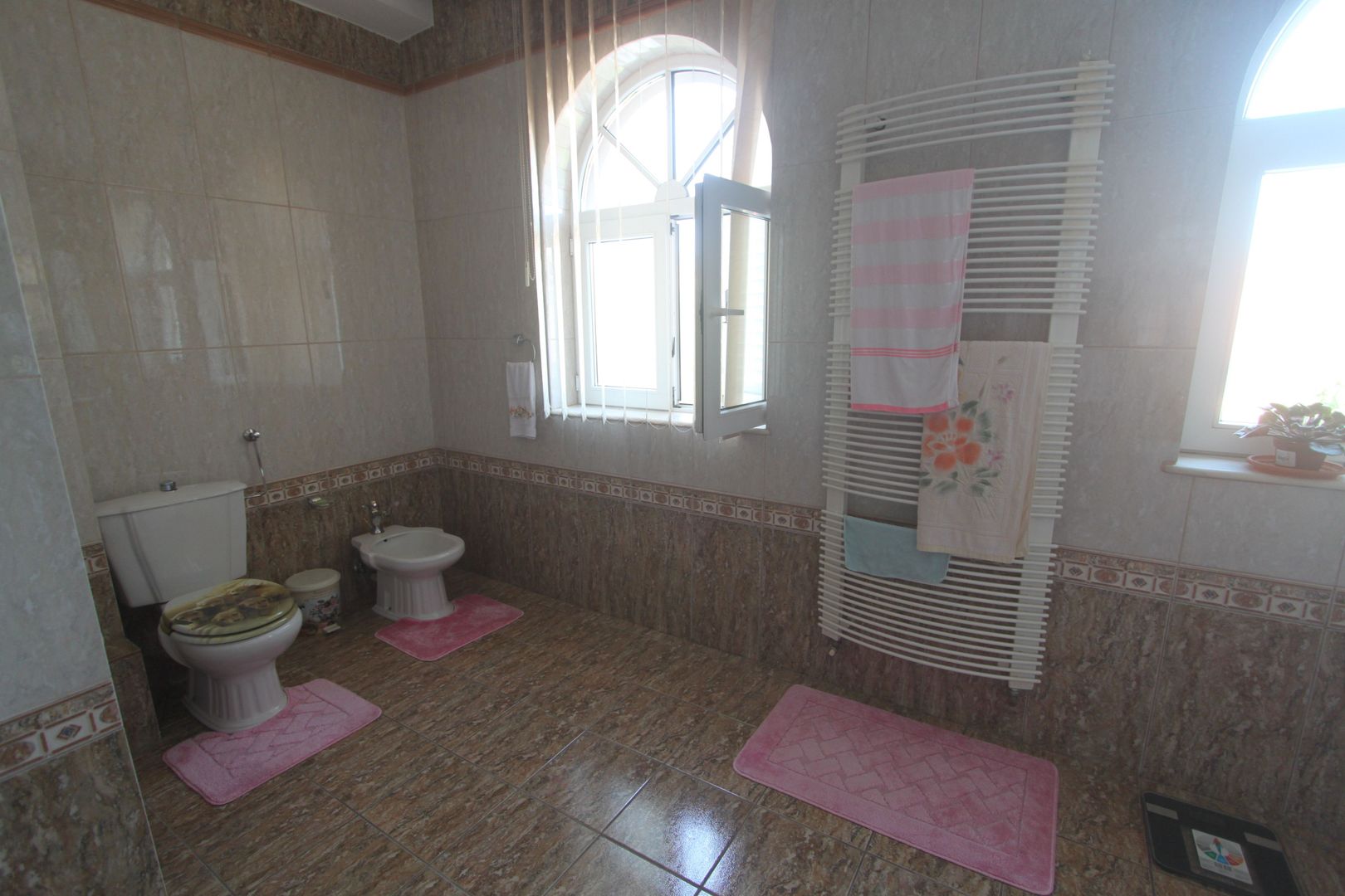 Casă / Vilă cu 8 camere de vânzare în zona Semicentral - Poză 34