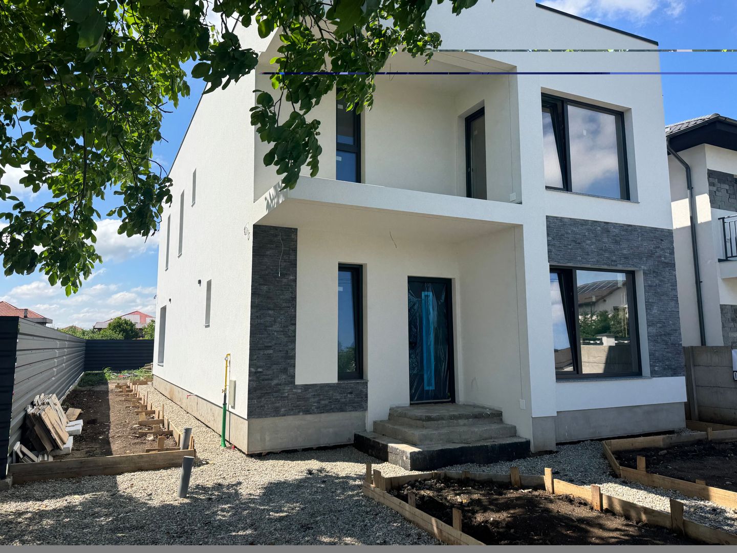 Individuala Tunari central, toate utilitatile, curte MARE 520m2 - Poză 2