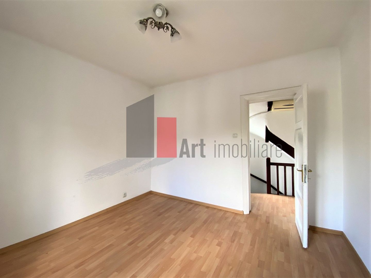 Apartament 2 camere in Vila | zona Decebal - Poză 2