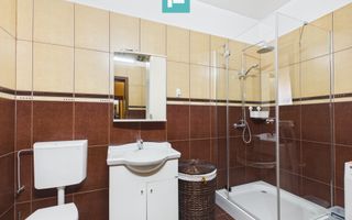 Casă cu 5 camere de vânzare în Curtici – spațiu, - Poză 4