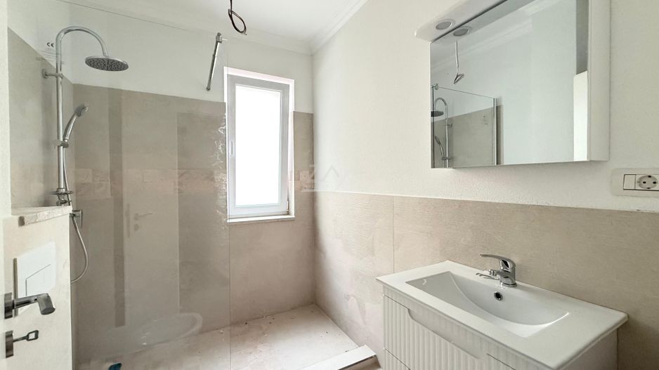 Gradina proprie. Bucatarie inchisa. Loc de parcare. - Poză 6