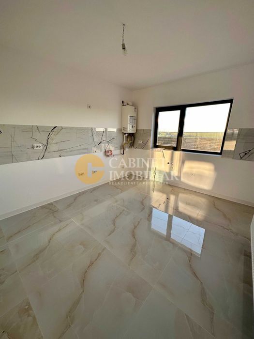 Casa 5 camere - 2 bai - P+1 - La asfalt - 120mp utili - Poză 6