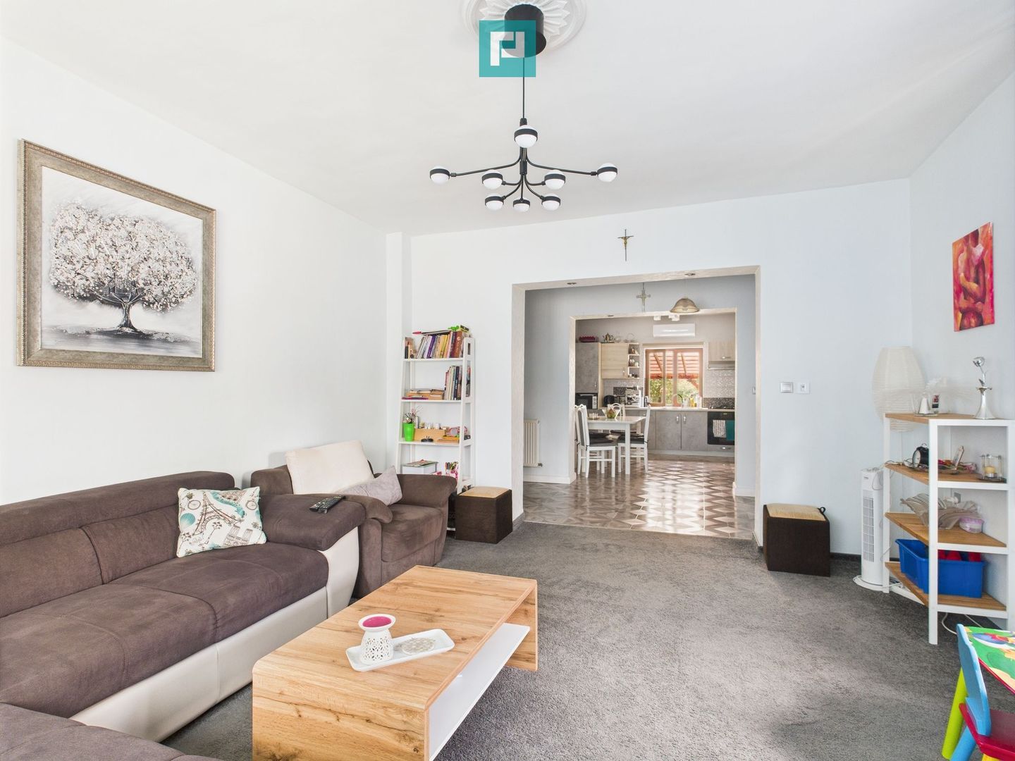 Vilă spațioasă cu 6 camere în Dumbrăvița - Poză 11