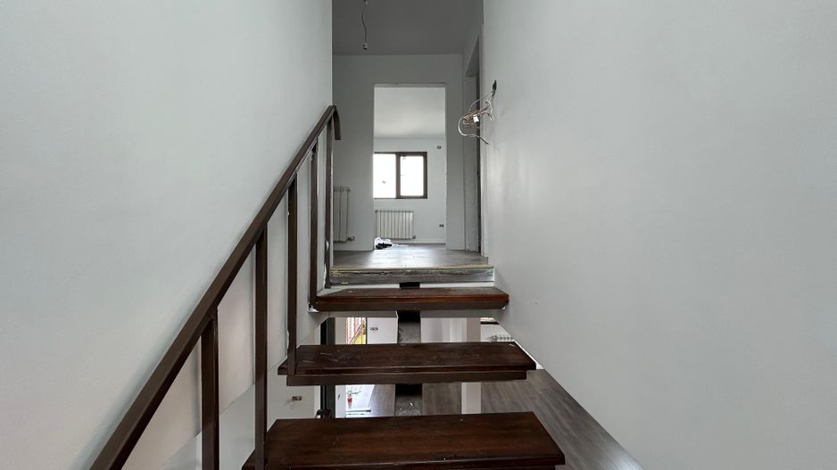 Vila Modernă și Complet Renovată în Otopeni – Oferă Confort și Accesibilitate - Poză 13