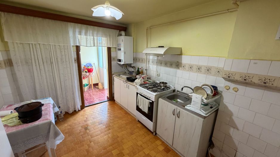 Apartament 3 camere, etaj 2 - Cugir - Poză 3