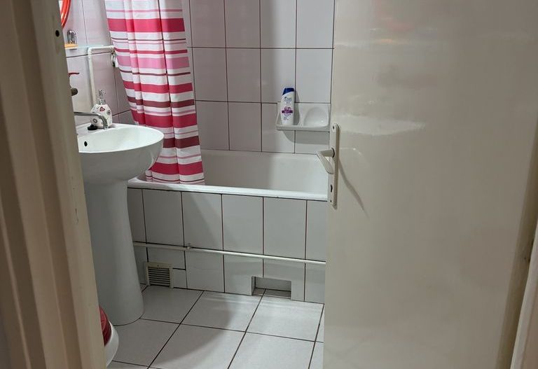 Apartament 2 camere, mobilat, Piata Abator, parcare inclusa - Poză 6