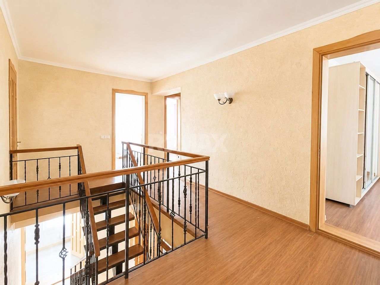 Cojușna - Casă 6 Dormitoare + Living | 259 m² | teren 10,81 ari | 249.000 € - Poză 11