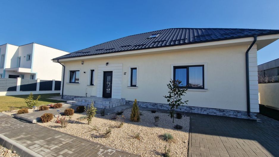 Casă complet mobilată și utilată, cu grădină amenajată | teren 500 mp - Poză 2