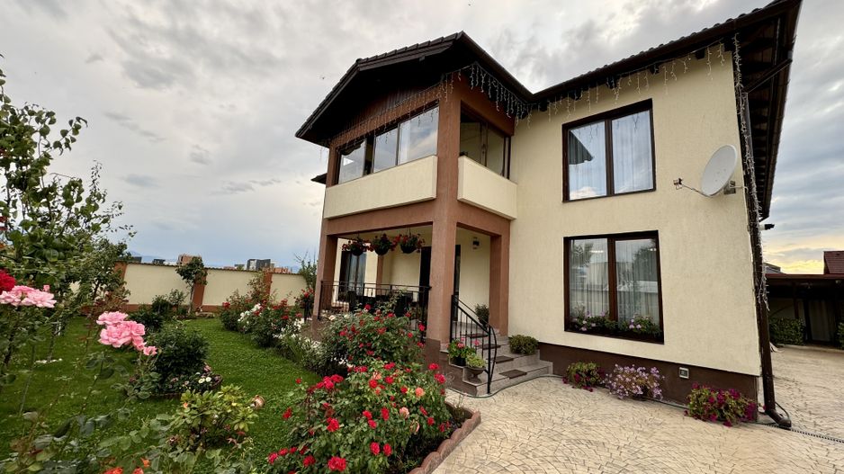 Casă Spațioasă de Vânzare în Ghimbav | Două Apartamente | Teren 579 mp - Poză 2