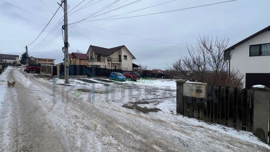 Teren intravilan 660 - Poză 2