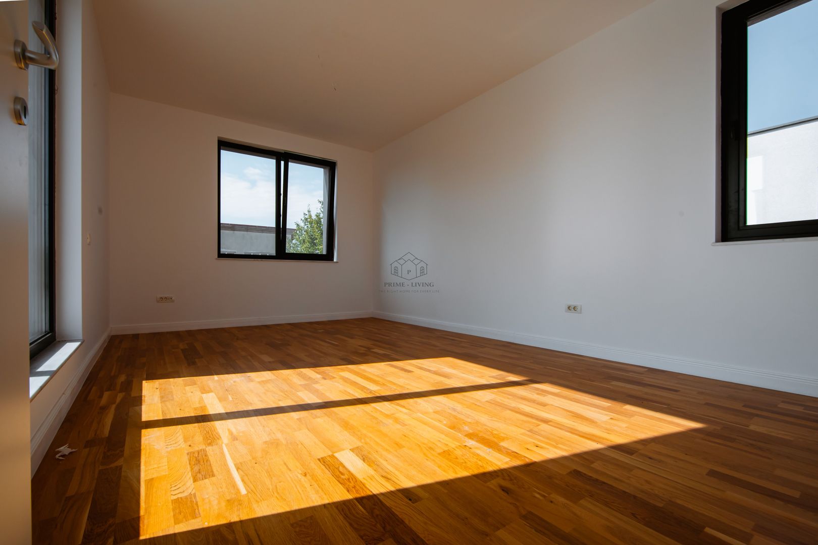 VILA SUPERBĂ CU 4 DORMITOAARE ȘI PISCINA LA INCHIRIERE - Poză 36