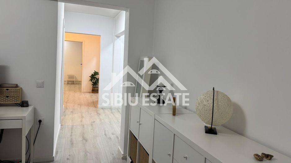 Apartament 3 camere 2 bai, pivita recent renovat-in Sibiu M.Viteazul - Poză 11