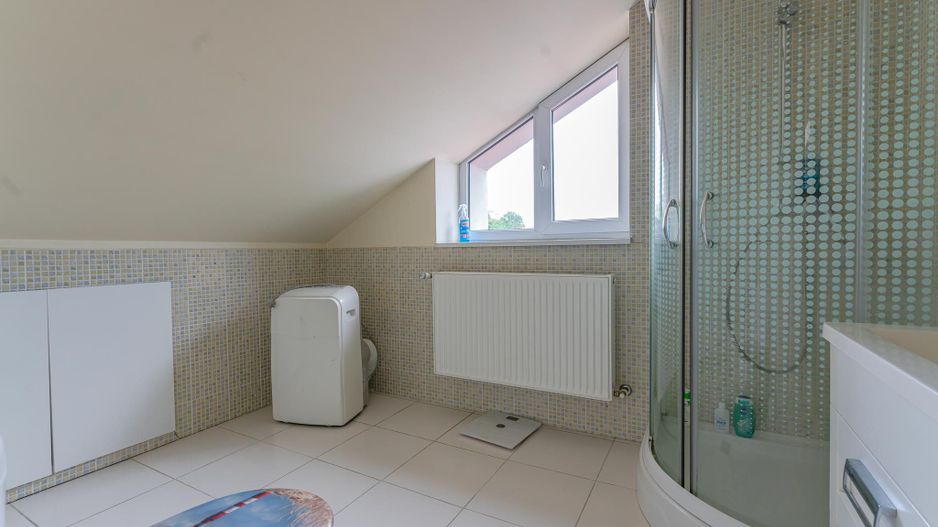 Apartament 5 camere dispus pe doua nivele in zona Brasovul Vechi - Poză 19