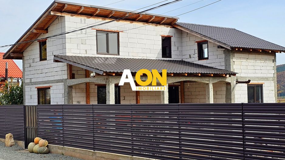 Casa semifinisata in zona pitoreasca, langa padure, 450 mp teren, Sard - Poză 1