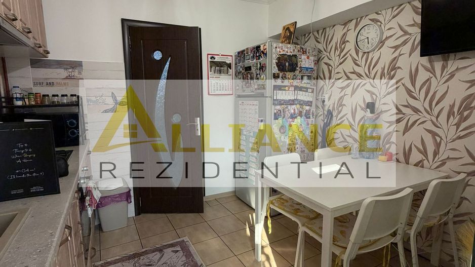 APARTAMENT 4 CAMERE- METROU APARATORII PATRIEI - Poză 9