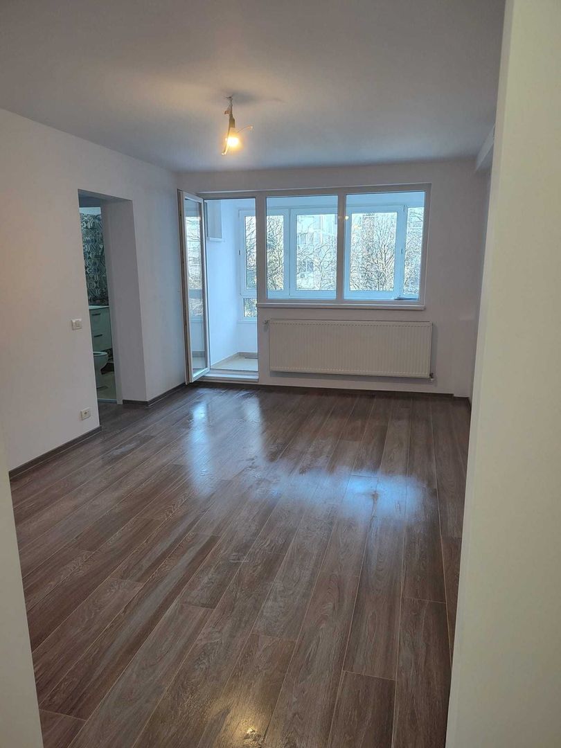 Apartament 3 camere centrala proprie renovat Favorit - Poză 1