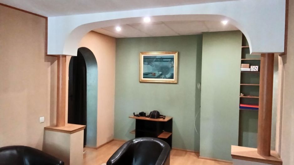 Oferta- Apartament 3 camere Ozana, parter, mobilat, pret excelent - Poză 2