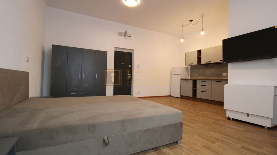 Zona Lunei, o camera, prima inchiriere - Poză 1