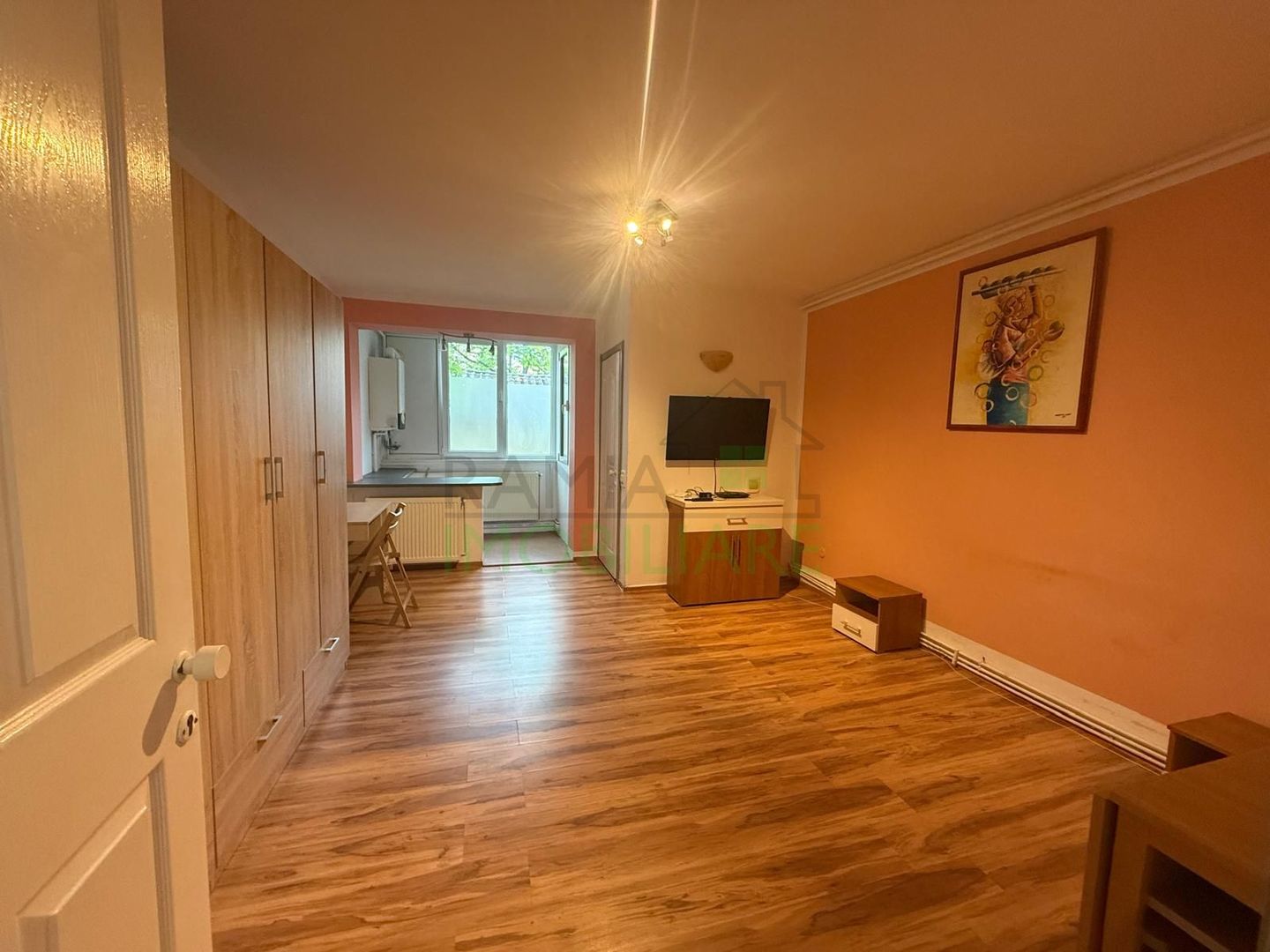 Garsonieră Astra – parter înalt, poziționată pe mijloc, cu beci și baie renovată - Poză 1