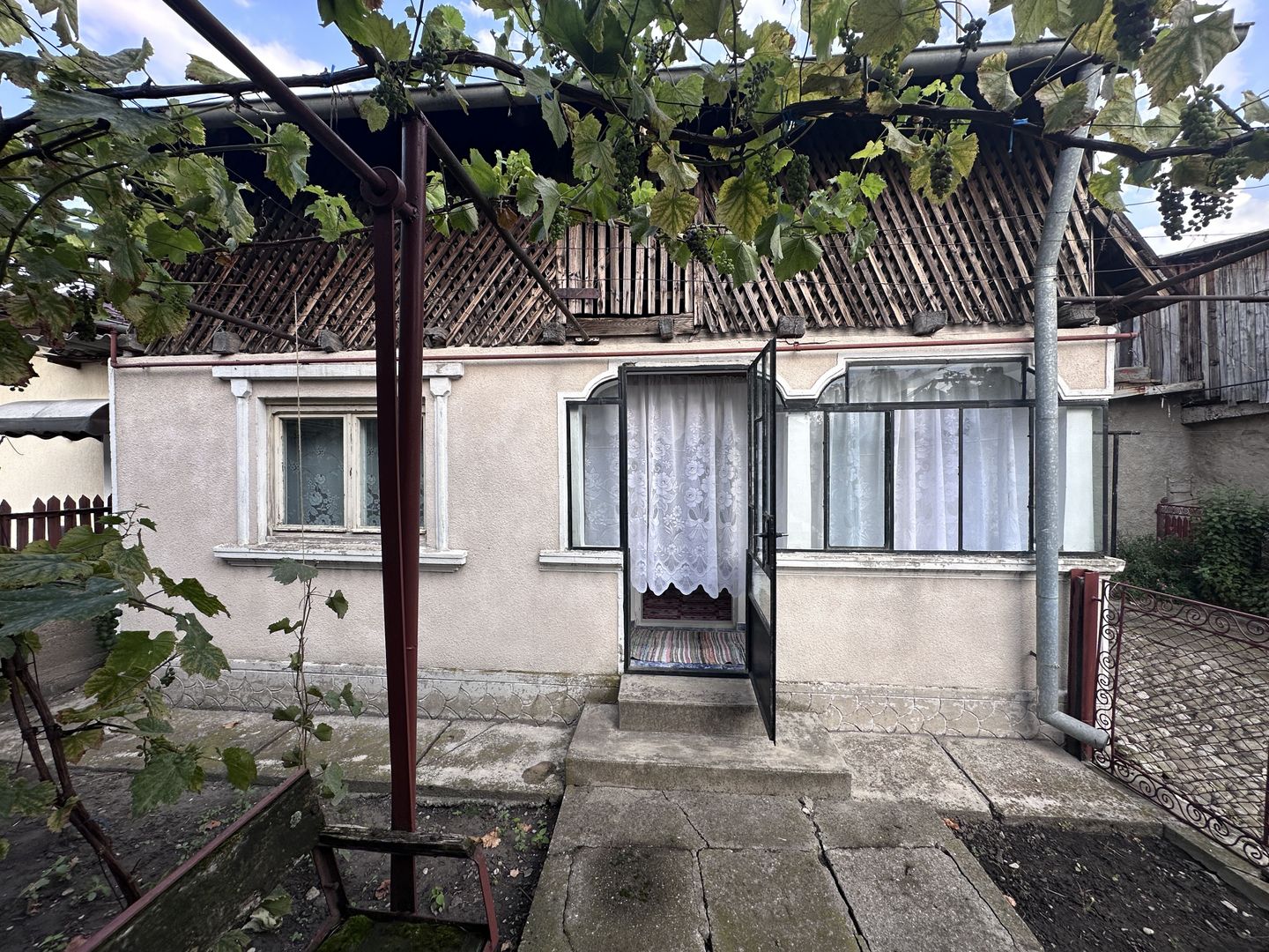 Vanzare case și anexa, teren 790 mp – ideală pentru familie -Doicesti - Poză 17