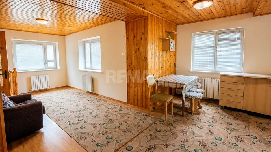 Nu este doar o vilă. Este refugiul tău verde cu 38 ari și pădurice proprie! - Poză 14