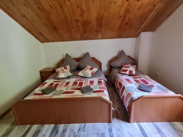 In inima muntelui! Vanzare pensiune in Moroeni-Jud Dambovita - Poză 6