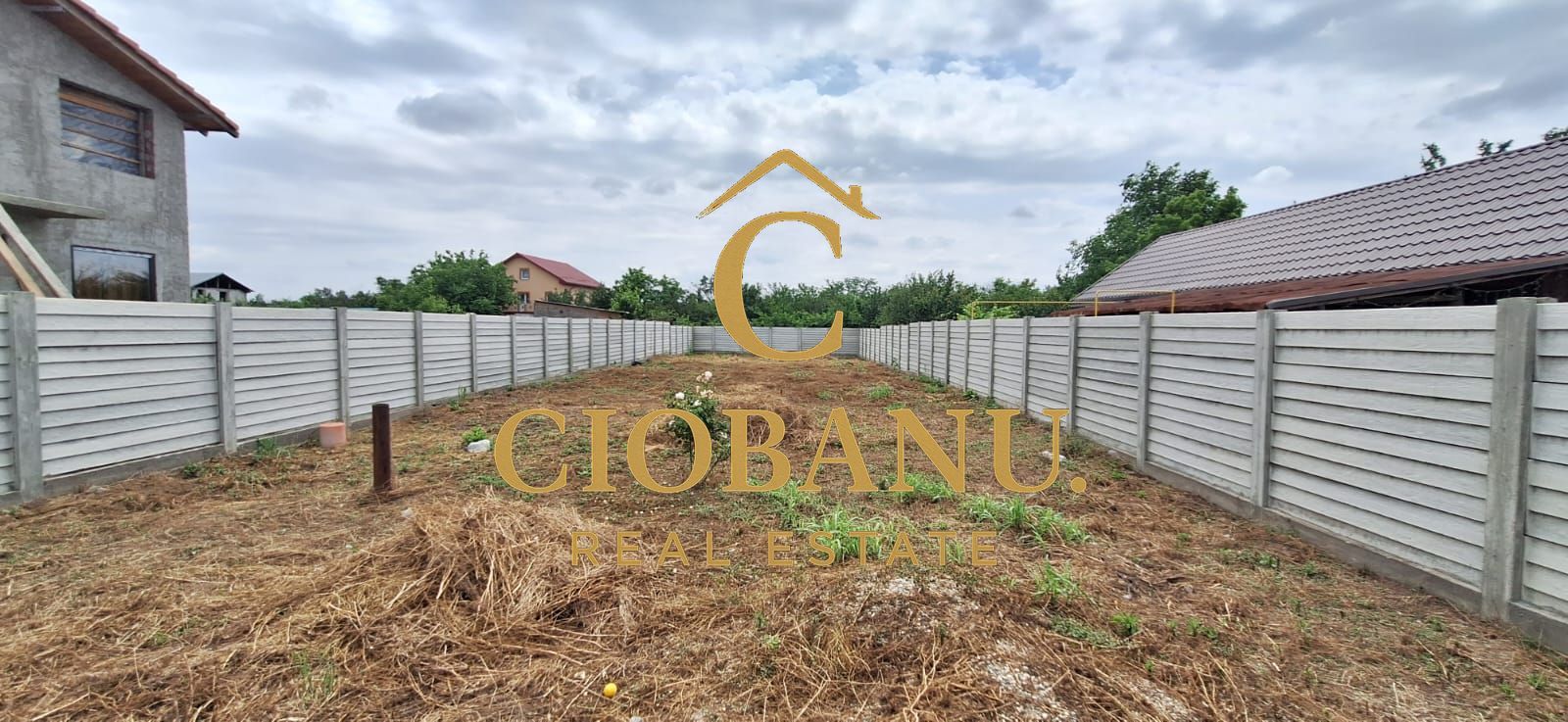 Teren intravilan imprejmuit cu gard de beton de vanzare - Poză 12