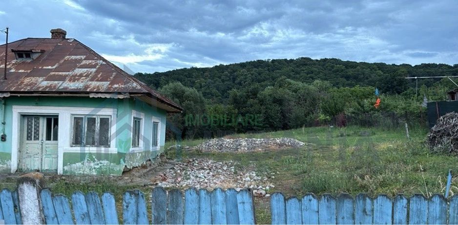 Teren intravilan 2218 mp în Strunga, zonă centrală, cu utilități și deschidere la drum principal - Poză 6