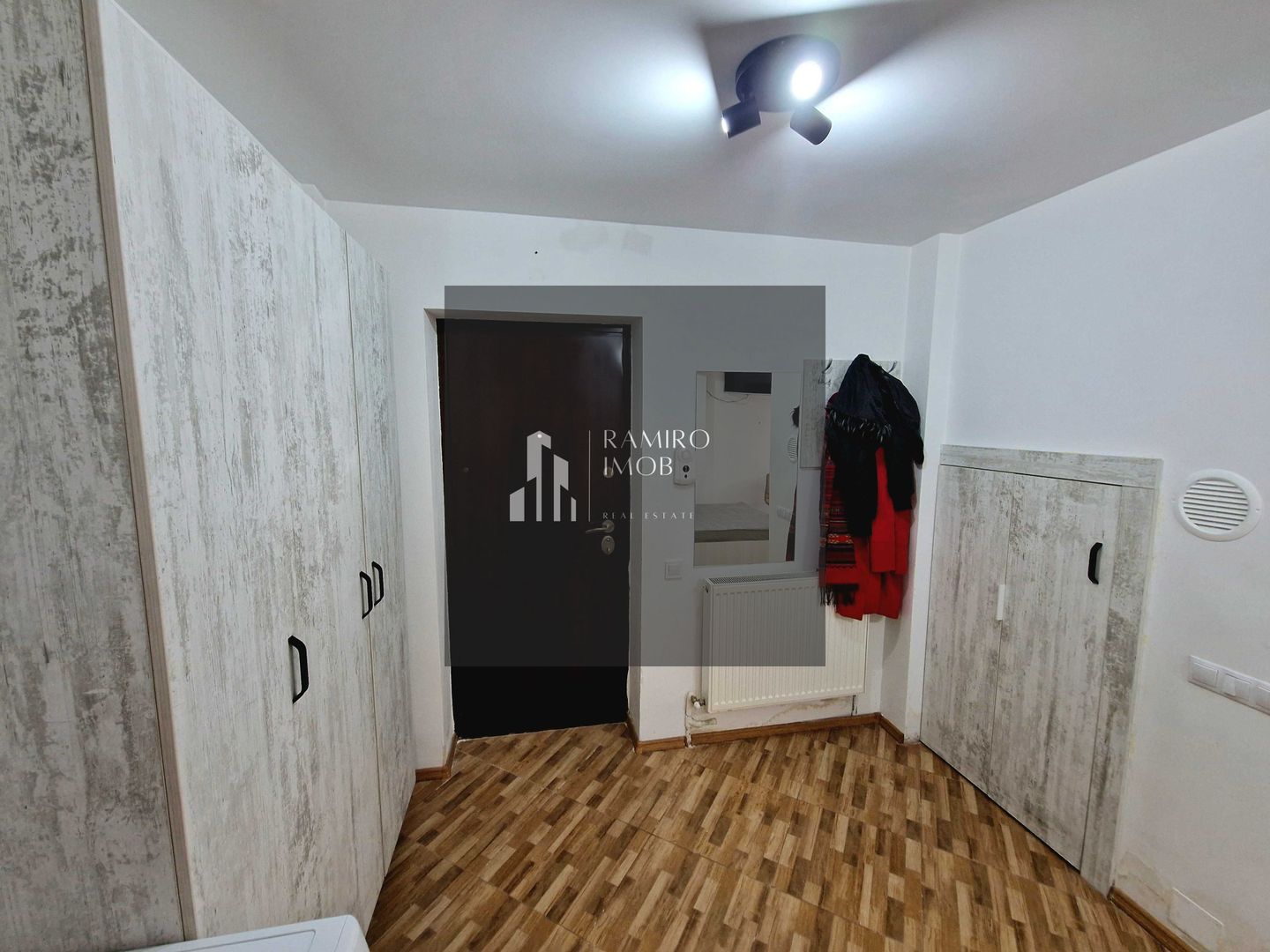 GARSONIERA 30MP, EROII REVOLUTIEI - Poză 4