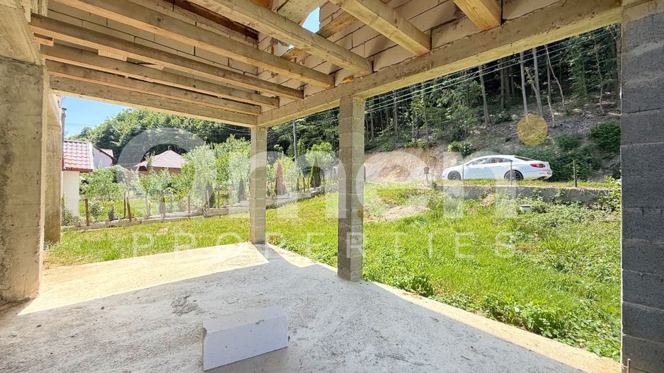 Casa la rosu de 304 mp utili, in Baita,Maramure-colț de rai într-o zonă retrasă - Poză 9