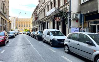 Garsoniera | Vedere catre Calea Victoria  | Airbnb | Certificat Turism - Poză 14