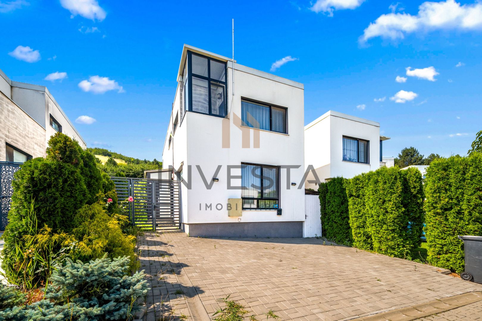 Duplex White House | Energie proprie | langa padure si VIVO - Razoare - Poză 1
