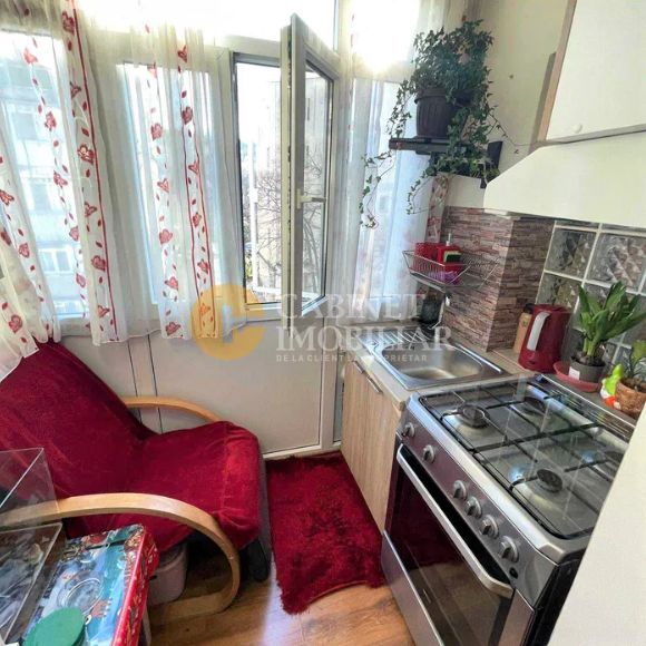 Etaj 2, apartament cu 2 camere decomandat zona Galata - Poză 7