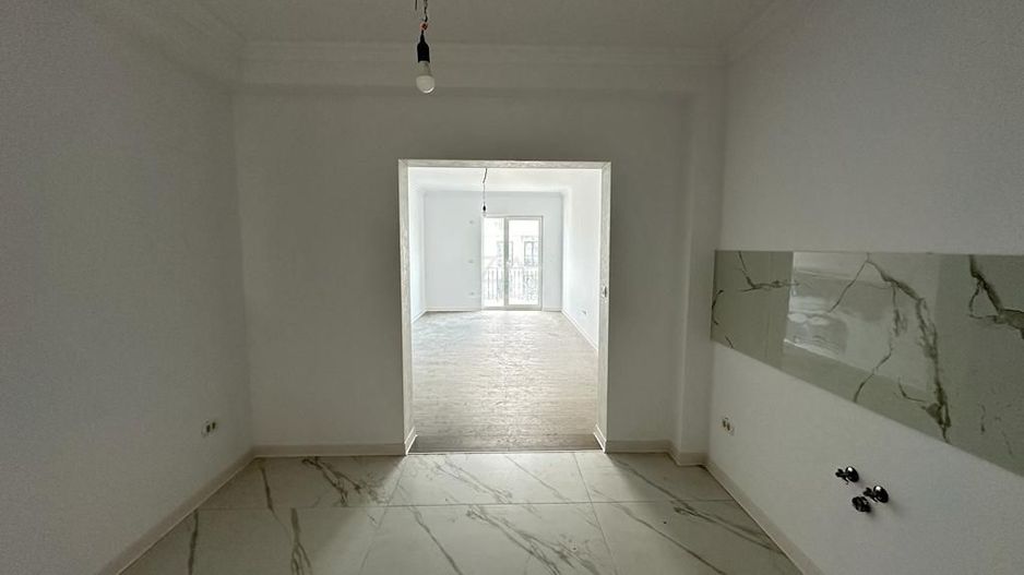 Decomandat. Etaj 1. Balcon mare. Loc de parcare. - Poză 4