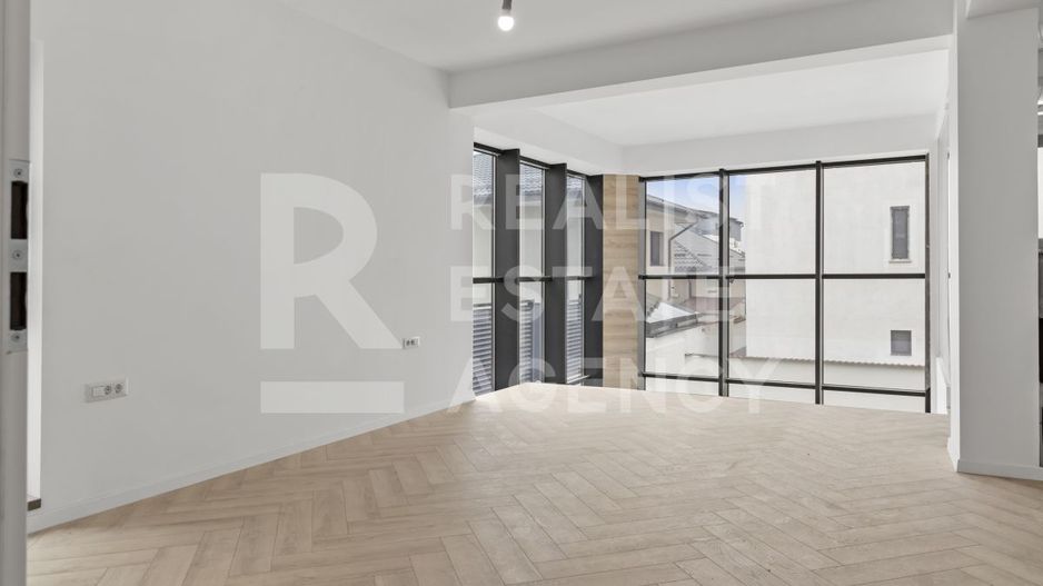 Casă nouă, spațioasă și elegantă, 7 camere, Lângă Pădurea Crețuleasca - Poză 17